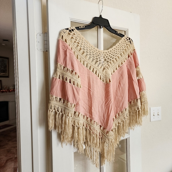 Umgee Boho Crochet Fringe Pink Cream Lace Trim Large Festival Poncho Blouse - Picture 4 of 10